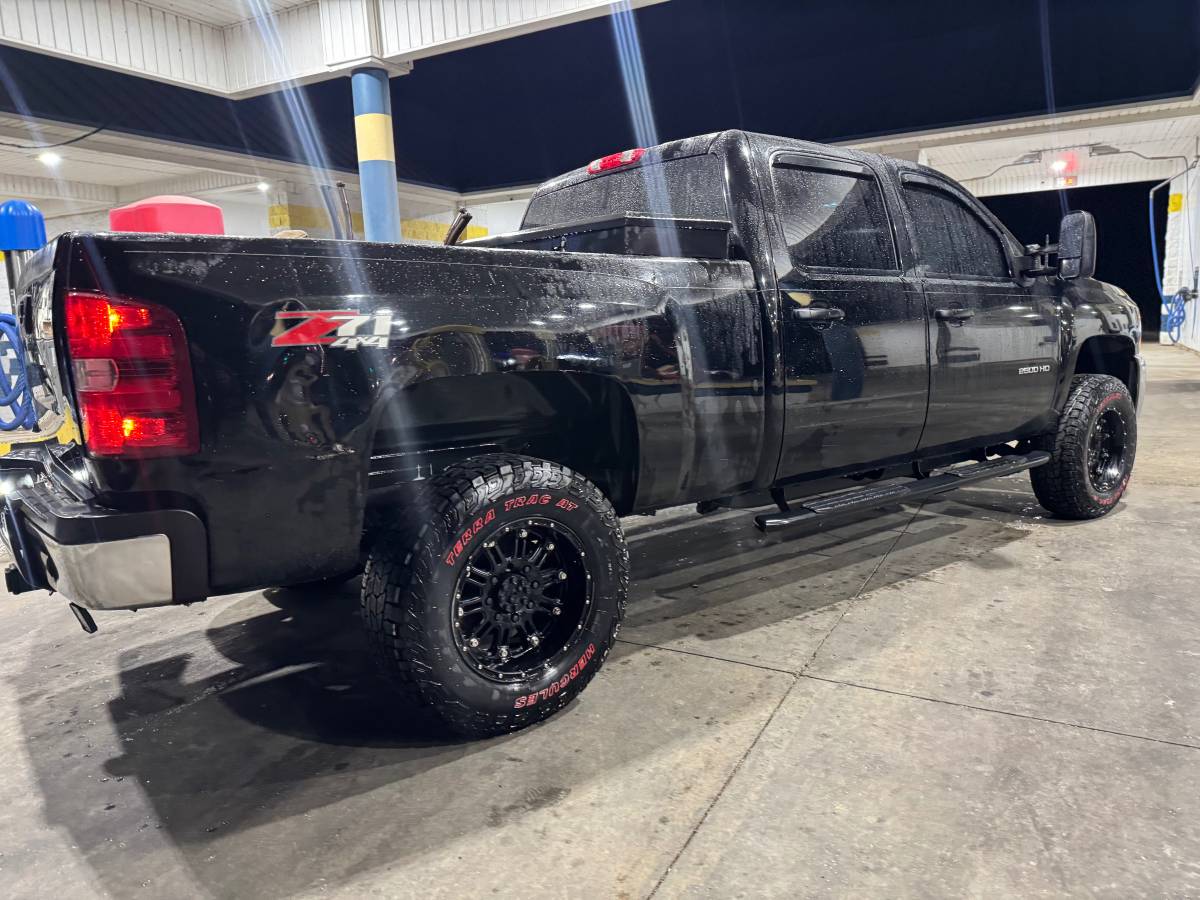 2010 Chevrolet Silverado 2500HD 1LT - Photo 9